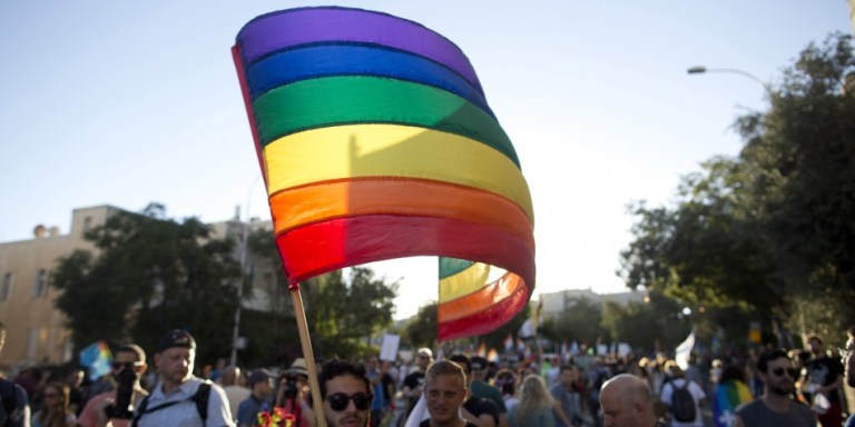 ¿Conoces el origen de la bandera LGBT?