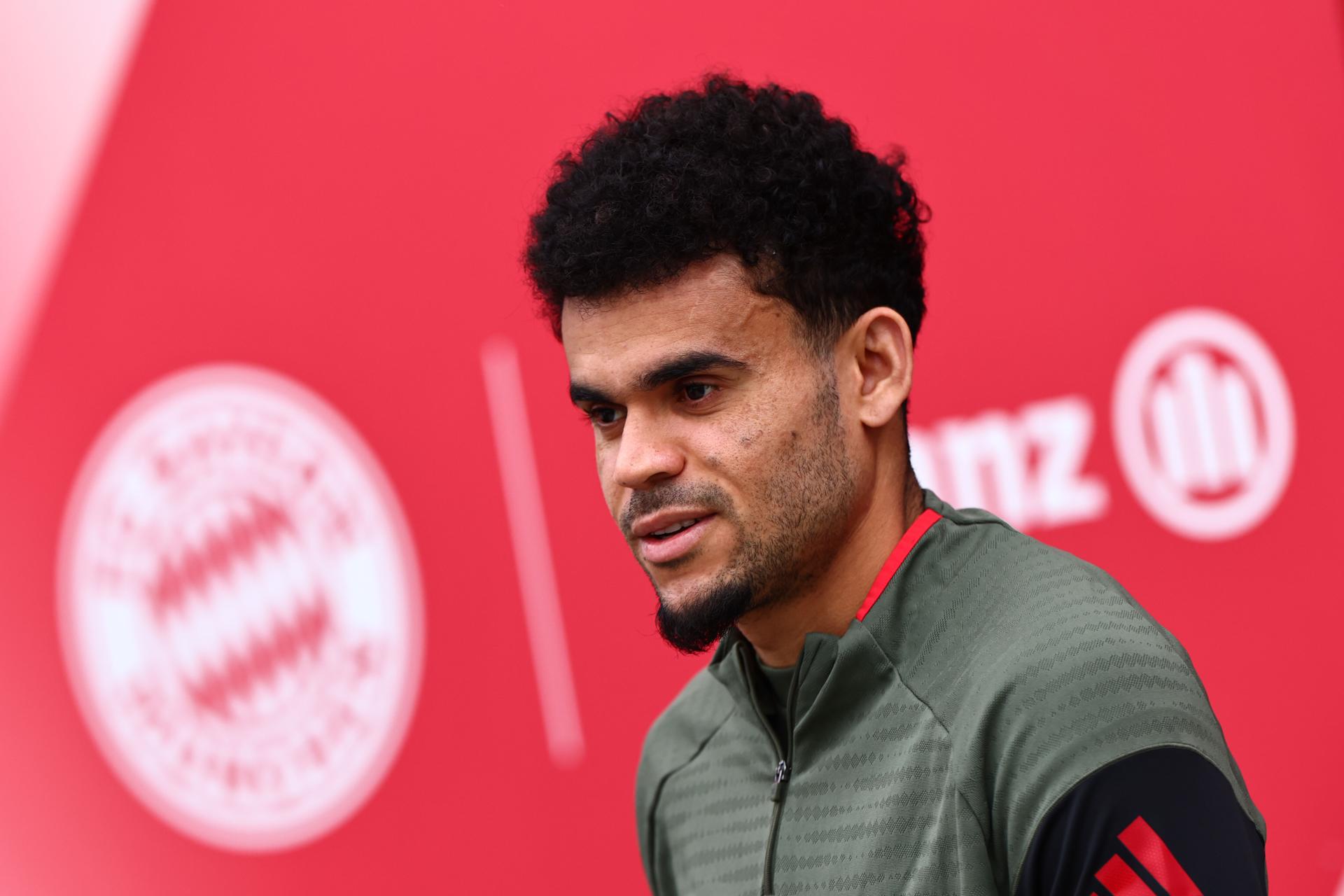 MUNICH (Germany), 25/11/2025.- Bayern Munich's Luis Diaz participates in a team's training session in Munich, Germany, 25 November 2025. Bayern Munich will face Arsenal in the UEFA Champions League match on 26 November. (Liga de Campeones, Alemania) EFE/EPA/ANNA SZILAGYI
