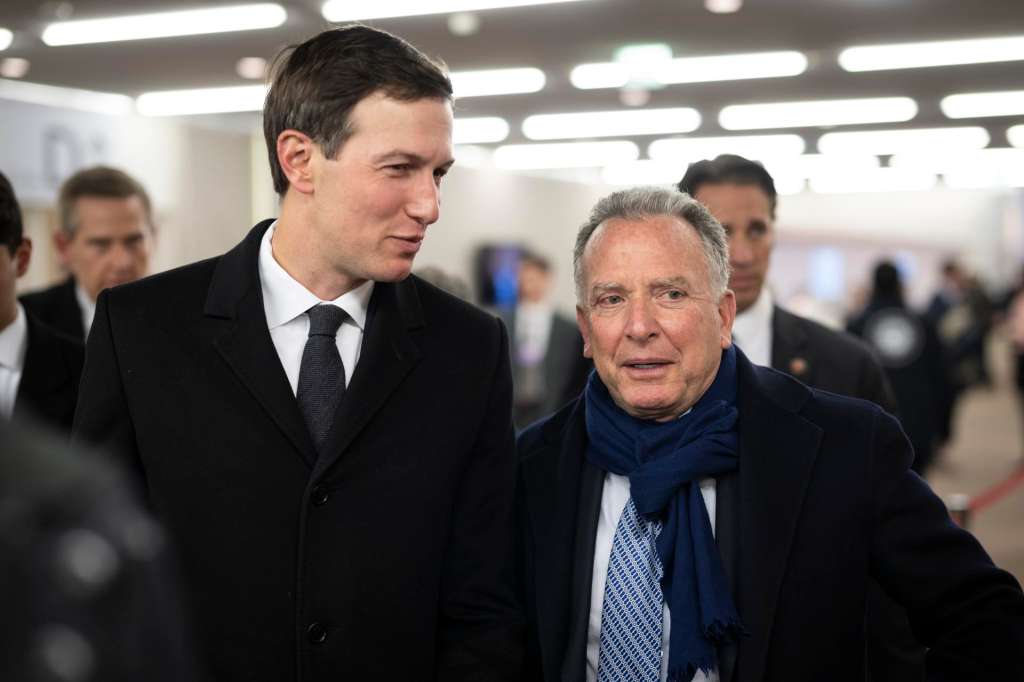 DAVOS (Switzerland), 20/01/2026.- Jared Kushner (L), American Businessman and Steve Witkoff (R), United States Special Envoy to the Middle East and special envoy for peace missions walk in the corridors during the 56th annual meeting of the World Economic Forum (WEF) in Davos, Switzerland, 20 January 2026. The 2026 summit, running from 19 to 23 January and held under the theme 'A Spirit of Dialogue,' brings together global political leaders, corporate executives, and scientists to address international challenges. (Suiza, Estados Unidos) EFE/EPA/GIAN EHRENZELLER
