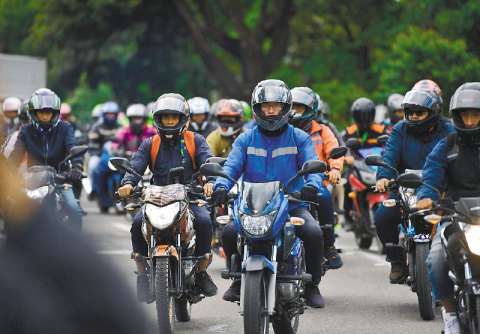 Así puede cambiar la placa de su moto si ya está dañada
