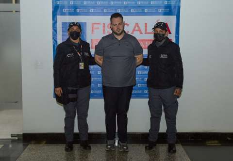 Audiencia de medida de aseguramiento contra John Poulos es reprogramada