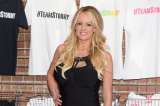 Actriz porno Stormy Daniels ofrece programación ‘alternativa’ durante discurso de Trump