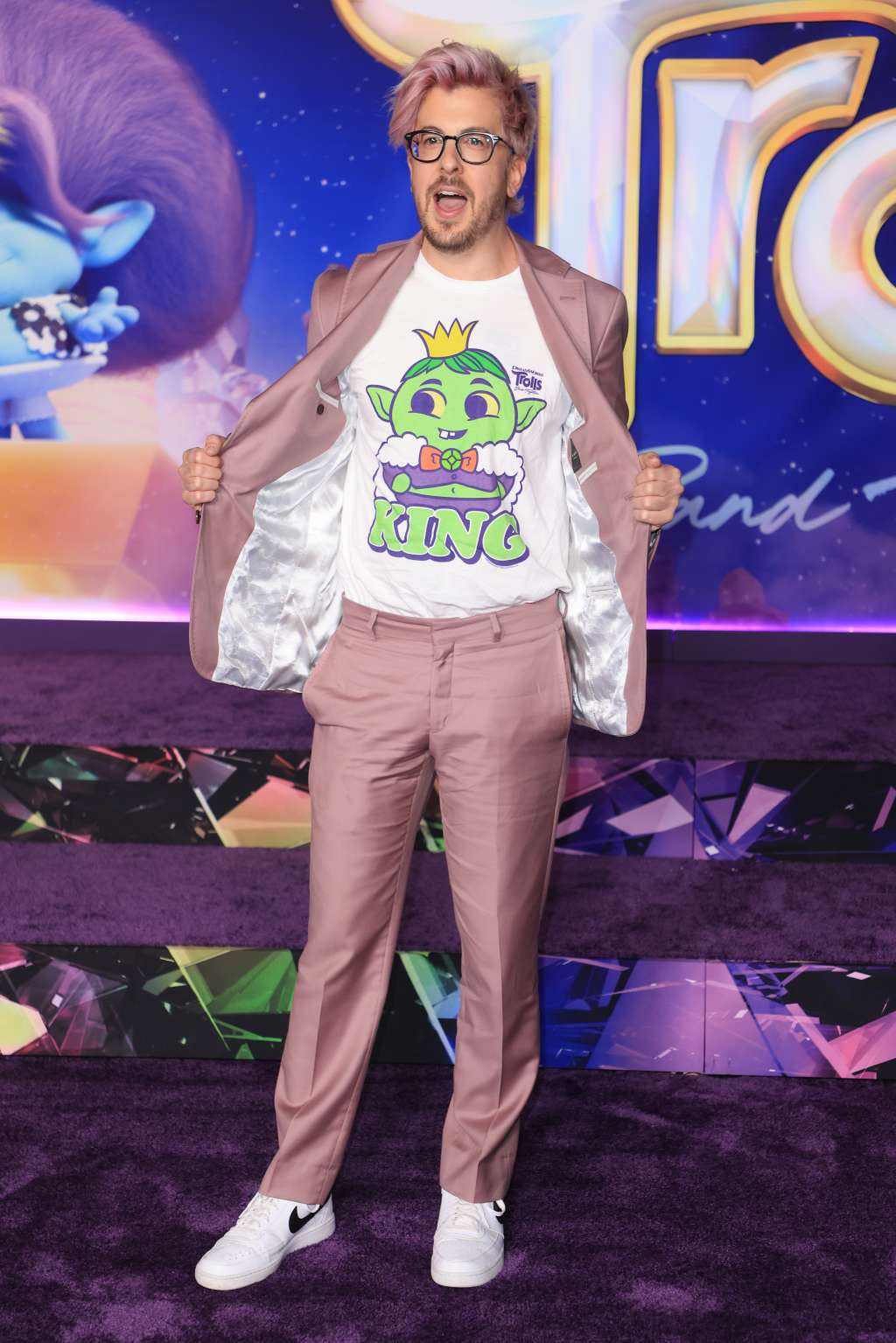 Los Angeles (United States), 16/11/2023.- US actor Christopher Mintz-Plasse poses on the red carpet before a special screening for 'Trolls Band Together' at the TCL Chinese Theater in Los Angeles, California, USA, 15 November 2023. (Cine) EFE/EPA/DAVID SWANSON
