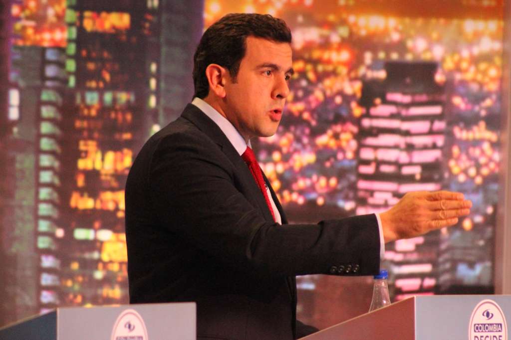 Candidato a la alcaldía de Bogotá durante el debate de candidatos organizado por Caracol televisión