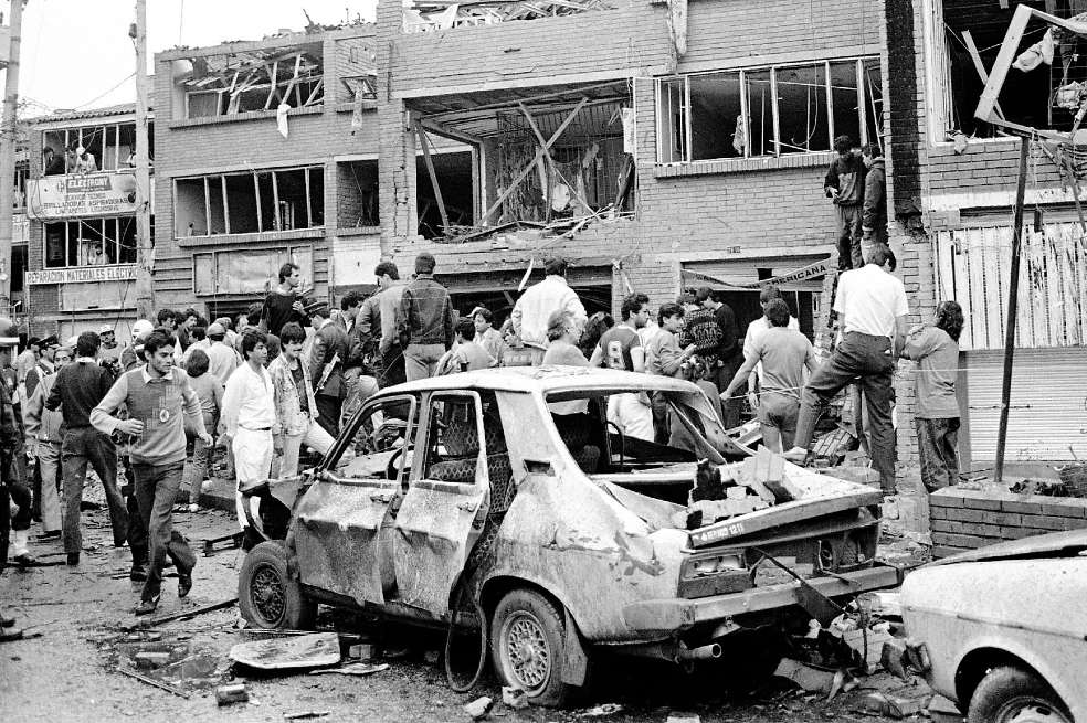 Explota carro bomba en el barrio Quirigua de Bogotá, a las 3:45 p. m. del 12 de mayo de 1990. / Archivo.