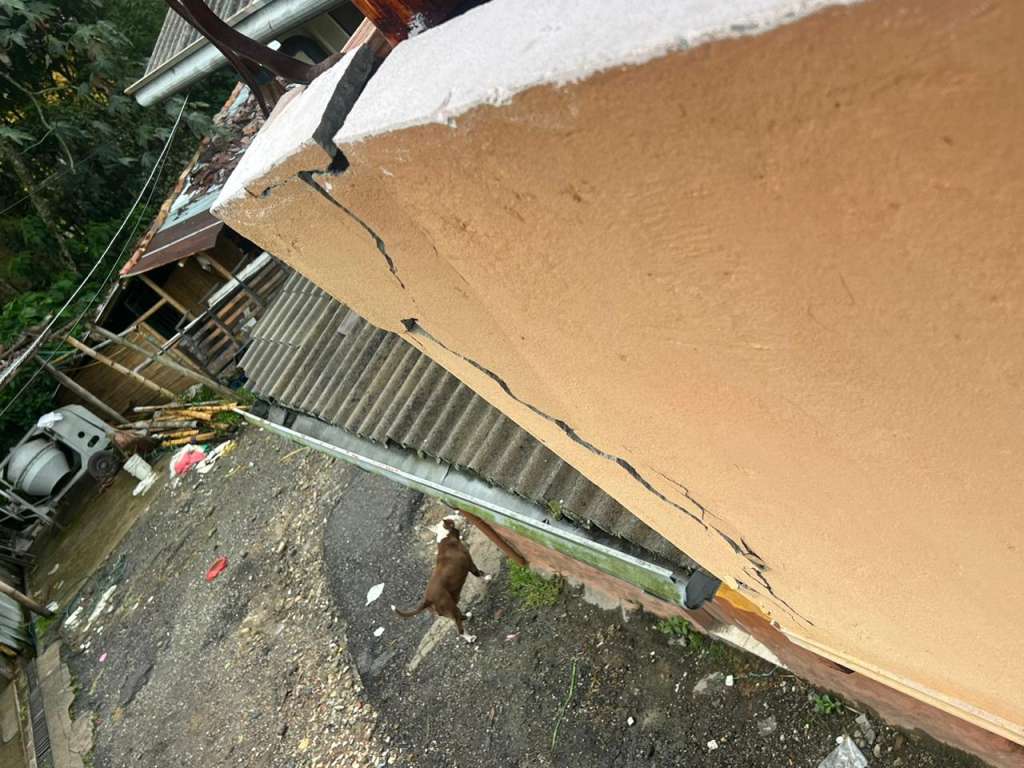Grieta en una vivienda tras el temblor
