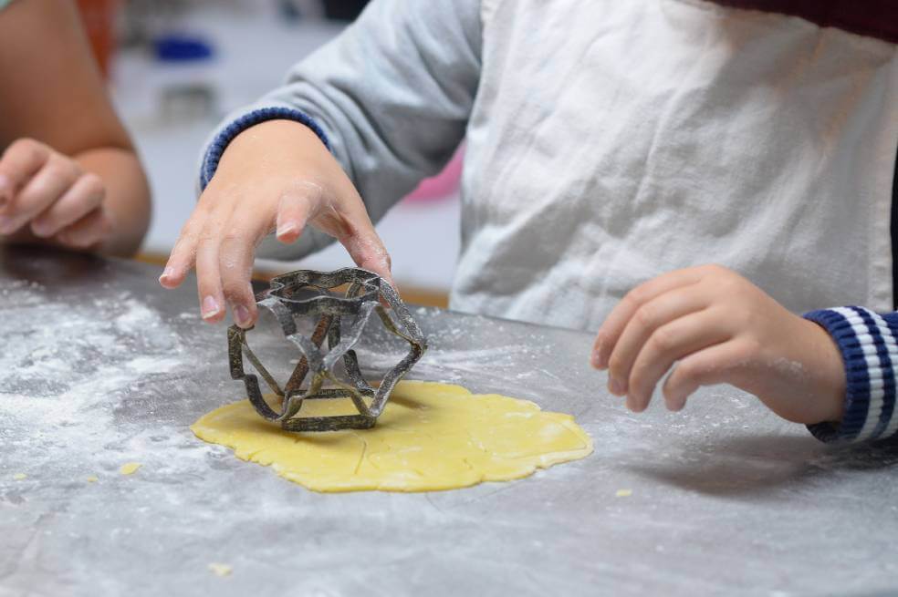 Los beneficios de cocinar con los niños