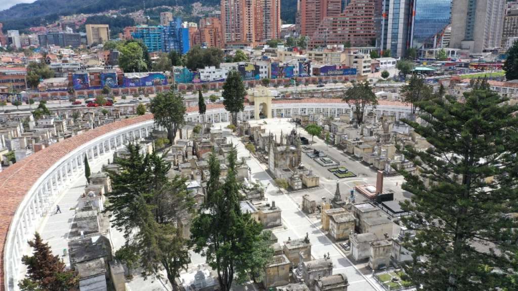 Por su patrimonio cultural y arquitectónico, el Cementerio Central fue declarado Monumento Nacional.