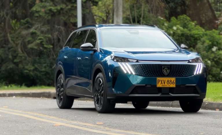 El Peugeot 5008 se vende en Colombia a un precio de COP 180.000.000.