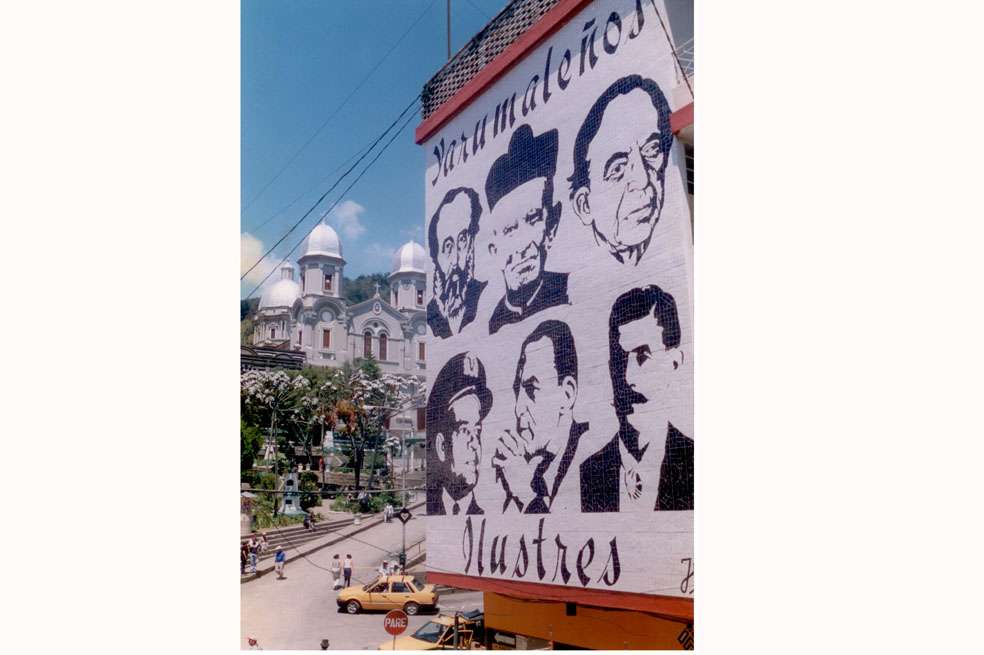 Mosaico de Iván Darío Gil en Yarumal (Antioquia) con seis de los grandes personajes del pueblo: Epifanio Mejía, el beato Marianito Euse, Francisco Antonio Cano, Rubén Piedrahíta Arango, Gil J. Gil y Benjamín de la Calle. / Óscar Domínguez