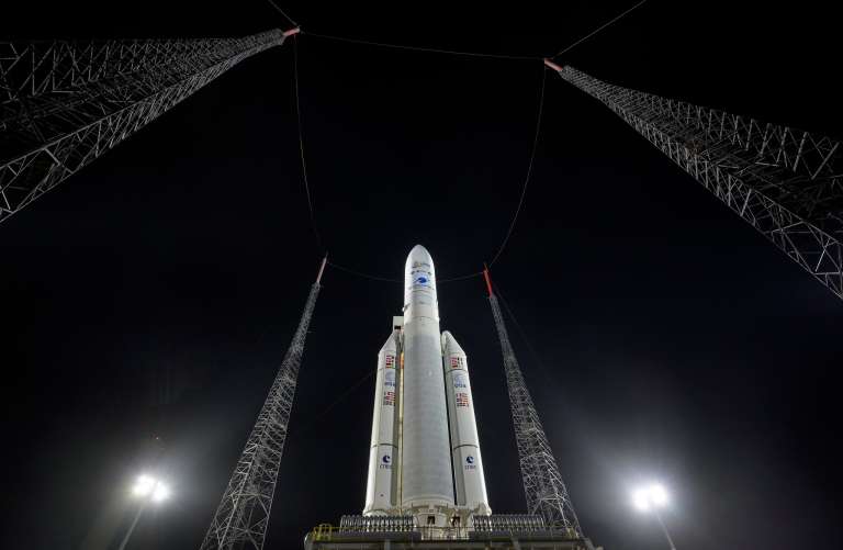 El cohete Ariane 5 de Arianespace con el telescopio espacial James Webb de la NASA a bordo, se ve en la plataforma de lanzamiento, el jueves 23 de diciembre de 2021, en el puerto espacial europeo, el Centro Espacial Guayanés en Kourou, Guayana Francesa.