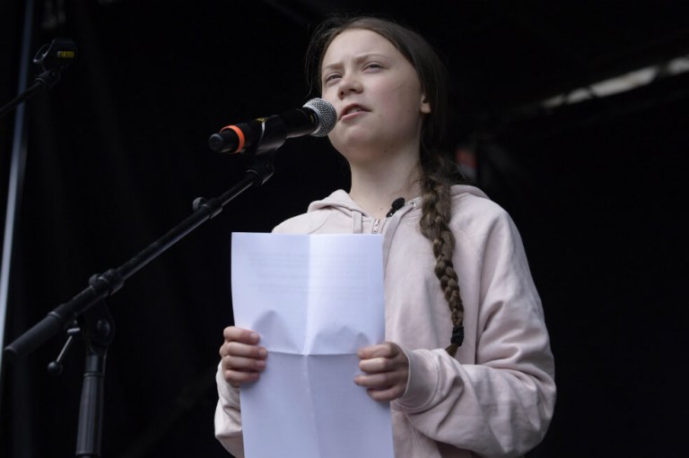 «Nuestros padres están ocupados discutiendo el final de Juego de Tronos, mientras el planeta se quema»: Greta Thunberg