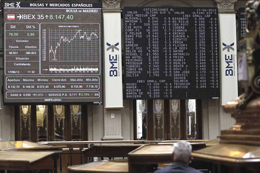 La atención generada por la acción de Telefónica hizo que el Ibex, el índice de la Bolsa de Madrid, ganara 0,43% en la jornada de ayer. / EFE