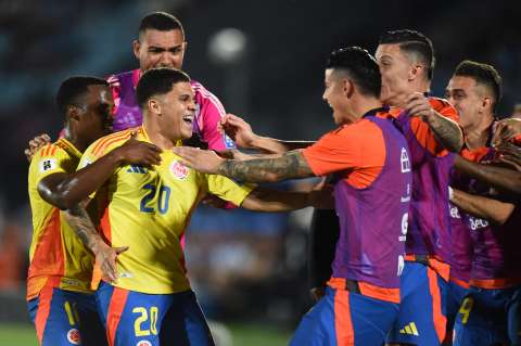 Así fue el golazo de Quintero en el partido entre Colombia y Uruguay: video