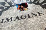 Fans de John Lennon lo recuerdan en su 75 cumpleaños