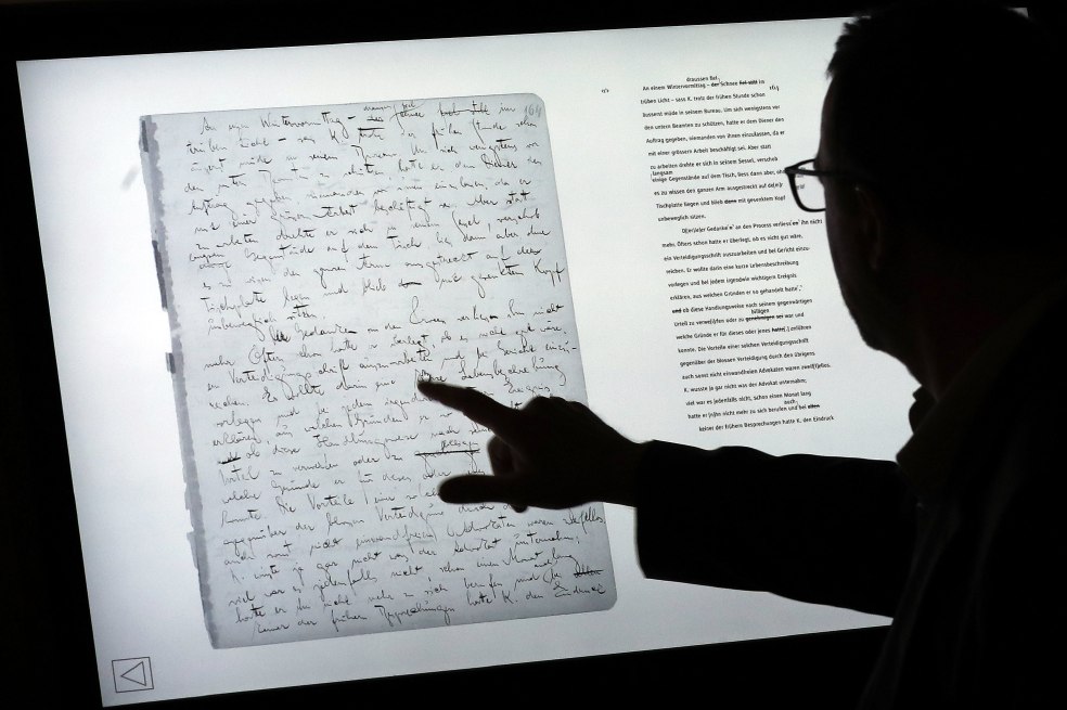 Manuscrito de “El Proceso”, expuesto en Berlín, Alemania, este mes. /EFE