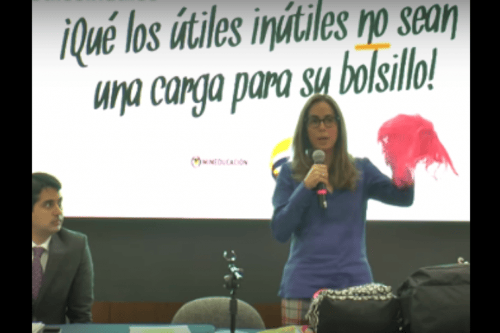 Exigir útiles escolares inútiles, como lo ha denunciado la ministra de Educación Gina Parody, no sólo viola las normas, sino que afecta directamente el derecho a la educación de los menores. Los colegios privados también deben regularse. 