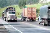 Sector productivo rodea al Gobierno ante el paro camionero