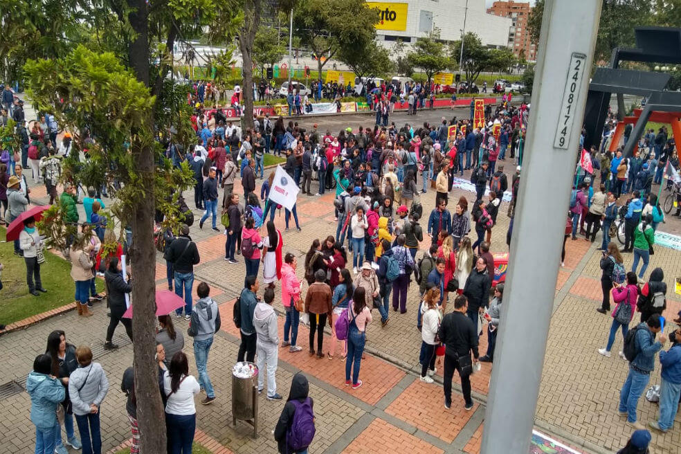 Concentración inicial de maestros frente a la Secretaría de Educación Distrital de Bogotá. / Twitter de Fecode