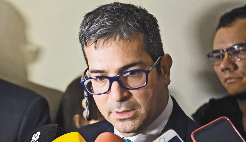 Marcelo Pecci llegó a Colombia junto a su esposa el 4 de mayo de 2022. / AFP.