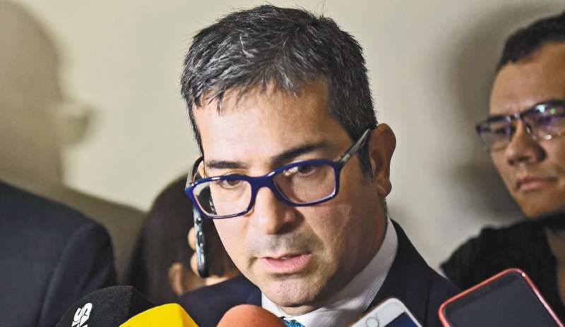 Marcelo Pecci llegó a Colombia junto a su esposa el 4 de mayo de 2022. / AFP.