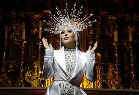 Alejandra Guzmán regresa a sus raíces y muestra su “Lado Oscuro”