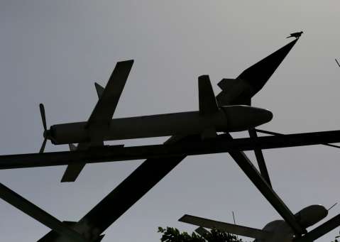 Hutíes prometen “escalada” tras bombardeos de EE. UU. y Reino Unido en Yemen