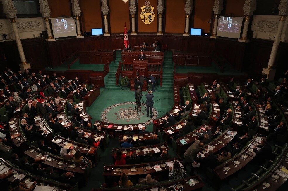 El parlamento de Túnez realizó hoy la polémica votación para lograr coalición y mantener en pie al Gobierno. / EFE
