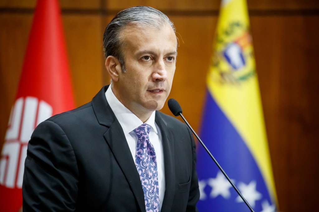 AME7599. CARACAS (VENEZUELA), 09/04/2024.- Fotografía de archivo fechada el 2 de diciembre de 2022 que muestra al ministro de Petróleo, Tareck El Aissami, durante una firma de acuerdos en Caracas (Venezuela). La Fiscalía de Venezuela anunció este martes, 9 de abril de 2024, la detención del exministro de Petróleo Tareck El Aissami. EFE/ Miguel Gutiérrez