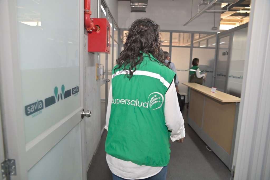 Imagen de la intervención de la Supersalud en Savia Salud.