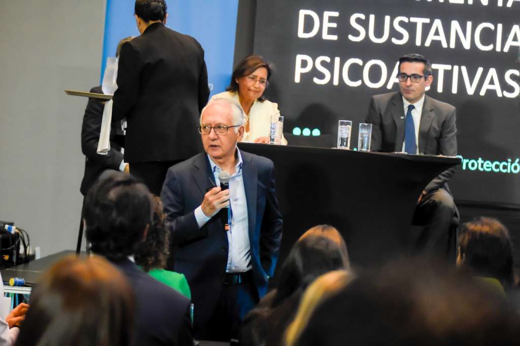 Ministro Guillermo Alfonzo Jaramillo durante el lanzamiento de la política nacional.