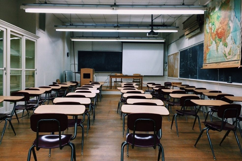 El Ministerio de Educación y Ciencia de Rusia ha adoptado medidas más estrictas para controlar el contenido sobre la guerra en Ucrania que se ve en las escuelas del país.