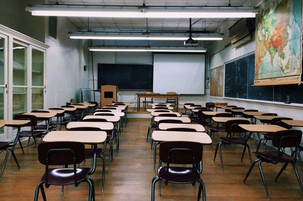 El Ministerio de Educación y Ciencia de Rusia ha adoptado medidas más estrictas para controlar el contenido sobre la guerra en Ucrania que se ve en las escuelas del país.