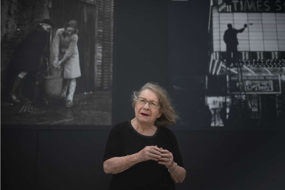 Sabine Weiss (foto) falleció en Paris el 29 de diciembre de 2021. Tenía 97 años al momento de su deceso.
