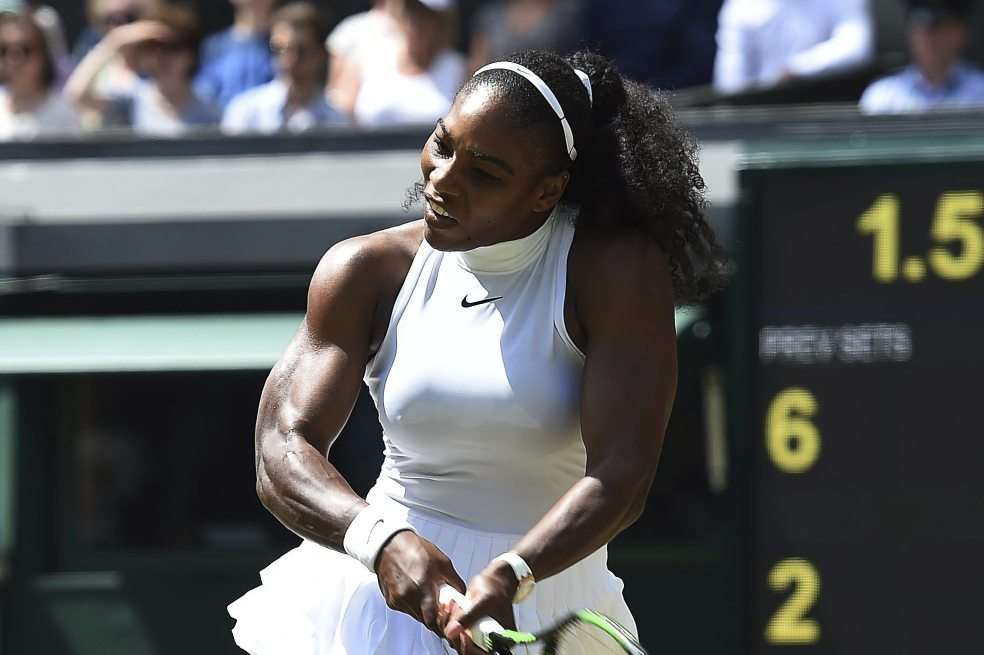 La estadounidense Serena Williams, número uno del mundo, sale por su título número 22 de Grand Slam. / Efe