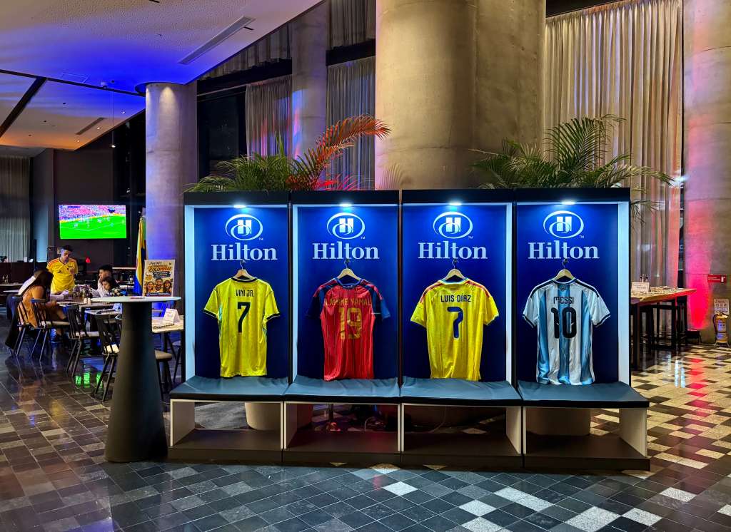 Hilton Bogotá Corferias reúne fútbol, gastronomía y entretenimiento para vivir la emoción del Mundial en un solo lugar.