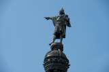 En medio de aplausos, retiran una estatua de Cristóbal Colón del centro de Los Ángeles