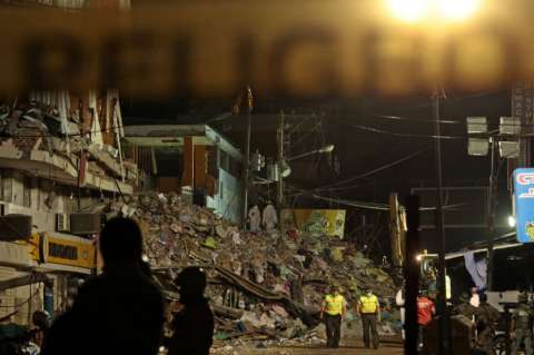 Sube a 646, cifra de muertos por terremoto en Ecuador