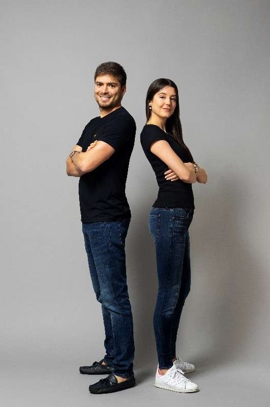 Del mismo modo, las prendas son diseñadas para ser altamente cómodas gracias a la suavidad de los textiles y su propiedad de alta elongación, dando como resultado camisetas y jeans con un diseño estilizado y agradable al tacto, convirtiéndolas en la alternativa perfecta de vestimenta para cualquier ocasión.