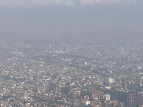 Calidad del aire en Bogotá empeora por incendios regionales: precauciones a tener en cuenta