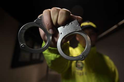 Encarcelan a hombre que mató a joven ciclista por robarlo en un puente