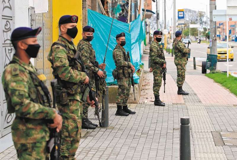 Sí hay razones para utilizar la fuerza legítima del Estado contra la violencia injustificable, pero solamente si en la práctica hay total consciencia de lo que es legítimo, desde la cabeza hasta el último portador de las armas del Estado. / Foto: AFP