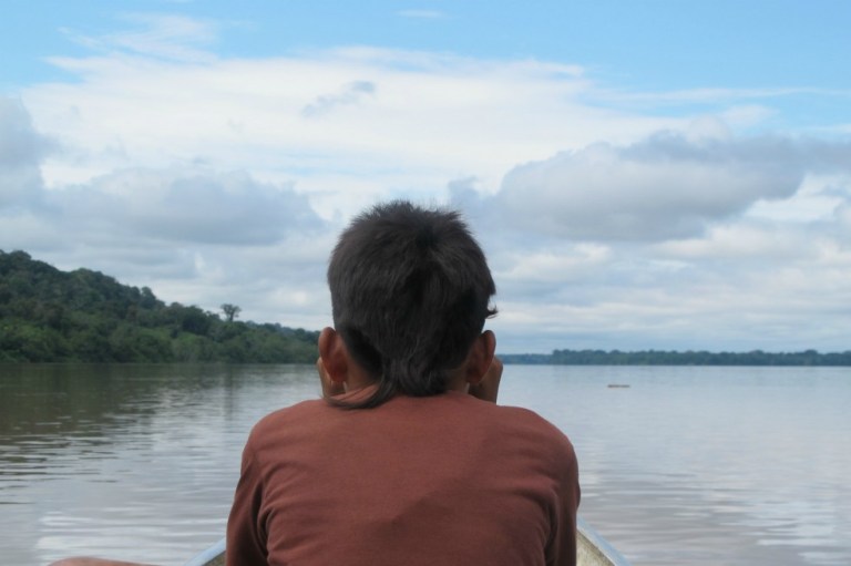 Con GPS en mano indígenas del Amazonas estudian su selva