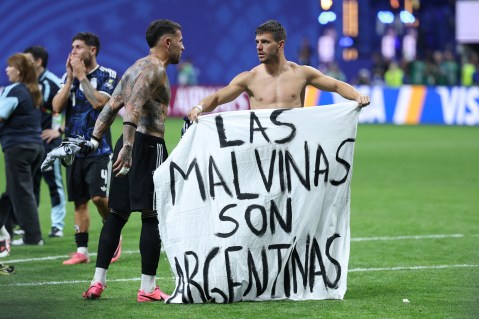 ¿Qué sanción podría recibir Argentina por la pancarta sobre las Malvinas en el Mundial 2026?