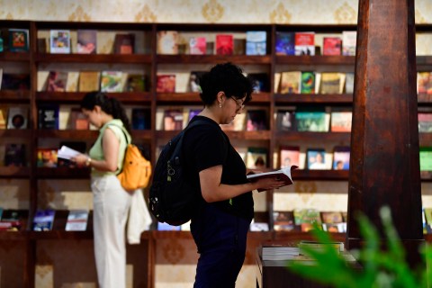 FILBo 2026: entre el boom de visitantes y la feria que se negocia entre stands