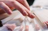 ‘Naked Nails’, la nueva tendencia de uñas que reemplazará a las acrílicas en 2023