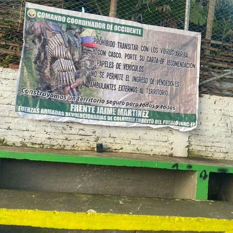 Esta es la valla de la columna "Jaime Martínez" de las disidencias que apareció en el barrio El Porvenir de Santander de Quilichao.