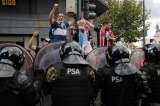 Protesta de jubilados e hinchas desata choques con la policía en Argentina