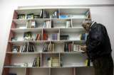 Condenan a cinco adolescentes racistas a leer libros