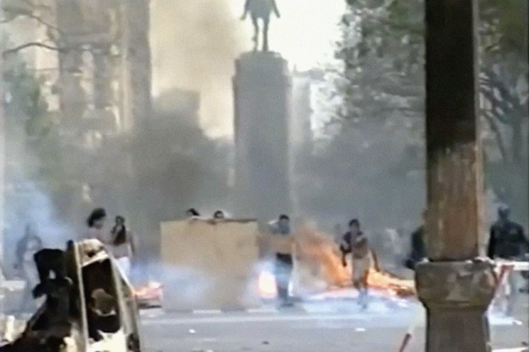 History presenta “2001: el año del corralito”
